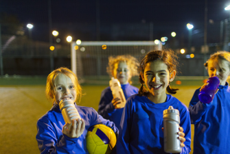 Piger spiller fodbold